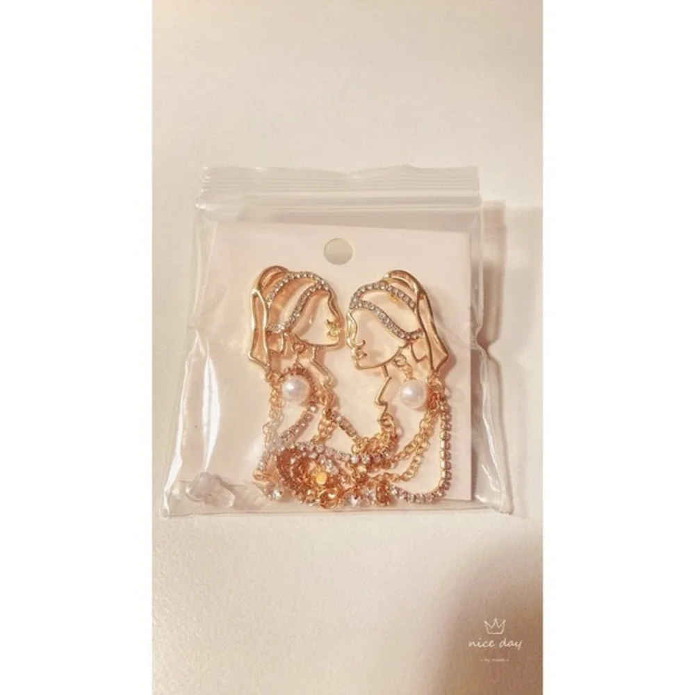 Pearl Long Tassel Abstract Lines Girl with pearl Earrings Portrait‎ Earrings